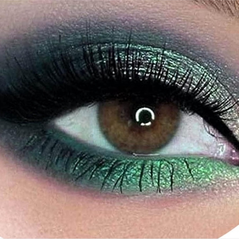 ⚡️🍦Mac Ho Ho Hocus! Duochrome Eyeshadow